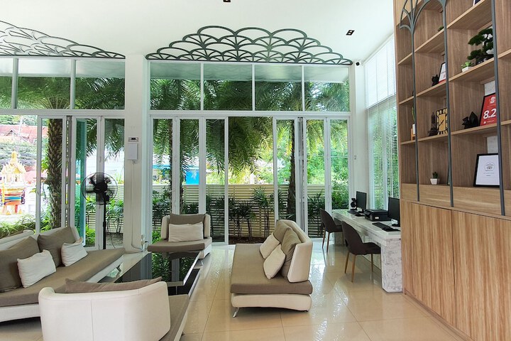 Business Center 46 of 52