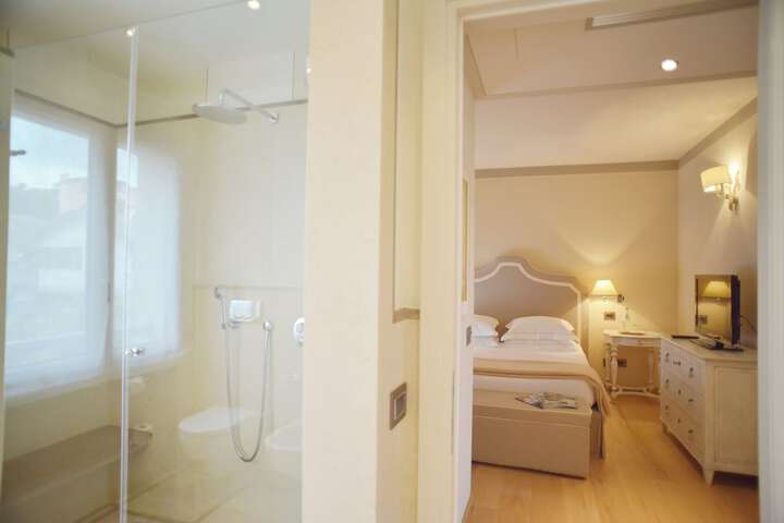 Room 190 of 216