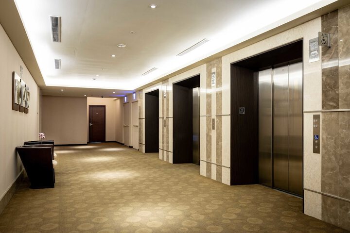 Ballroom/Hall 114 of 120