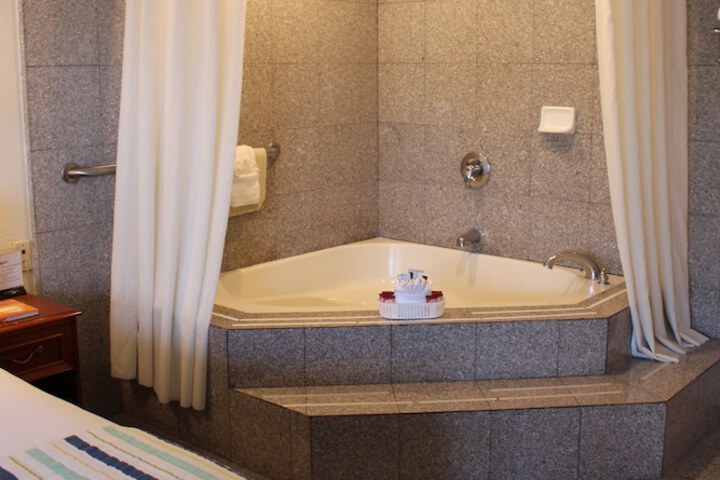 Jetted tub