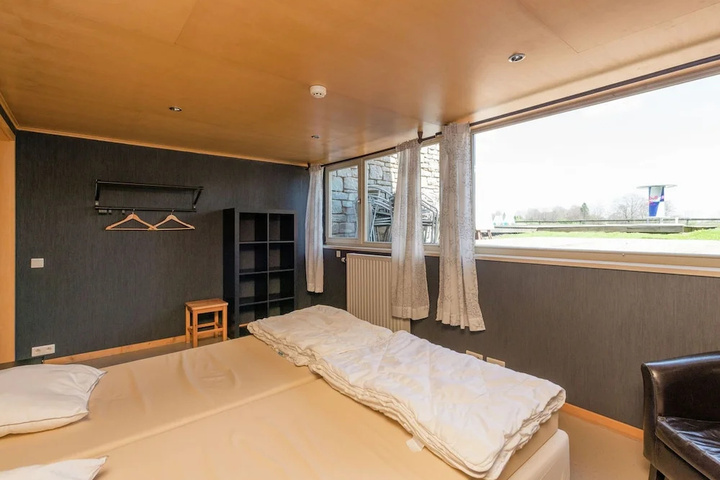Room 4 of 23