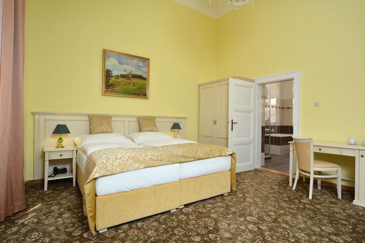 Room 5 of 81