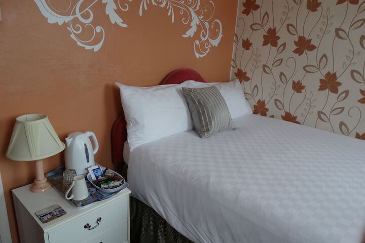 Room 4 of 40