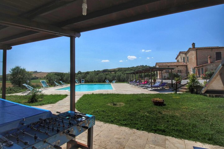 Lovely Farmhouse in Asciano With Swimming Pool in Asciano