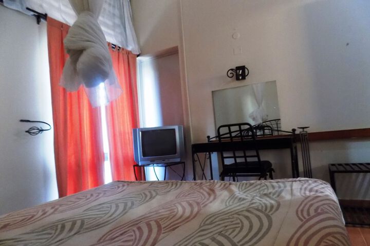Room 11 of 35
