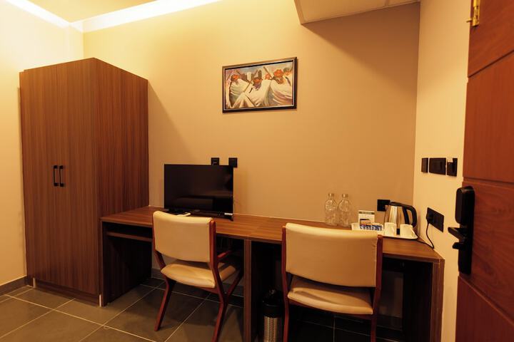 Room 9 of 37