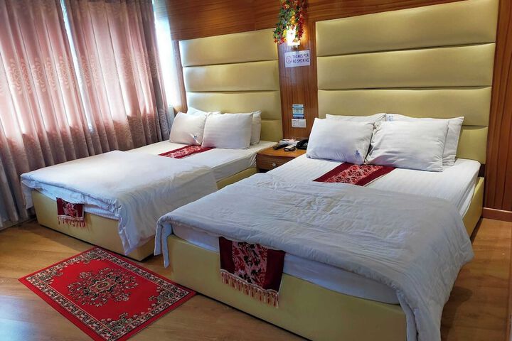 Room 3 of 44