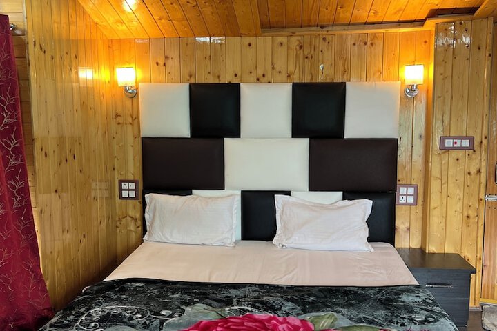 Room 8 of 30