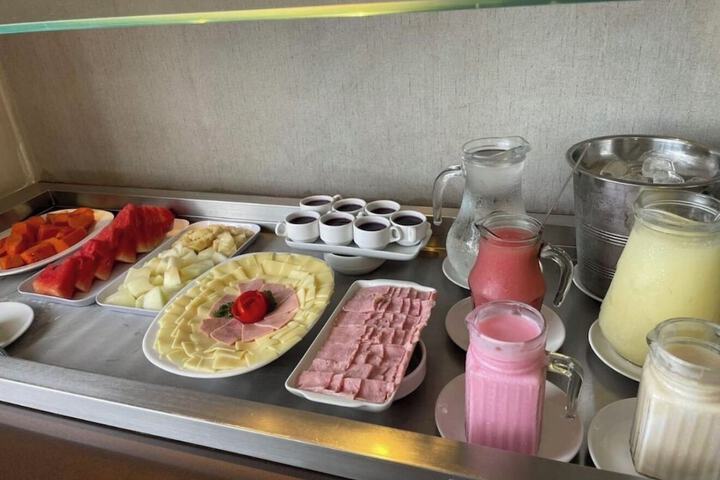 Breakfast/Coffee Service 21 of 31