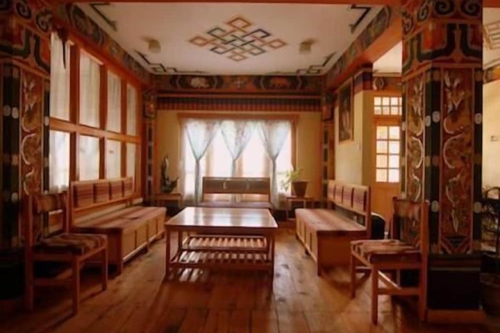 Room 9 of 16