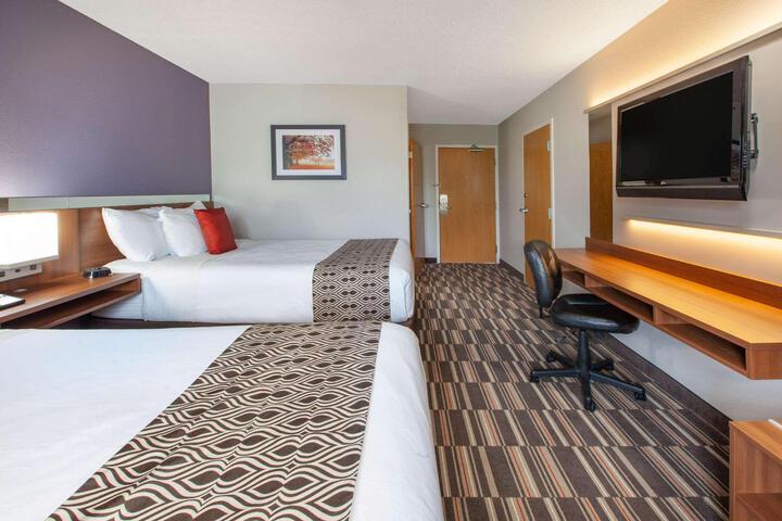 1 Queen Bed (18 of 20)