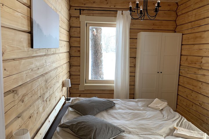 Room 10 of 90