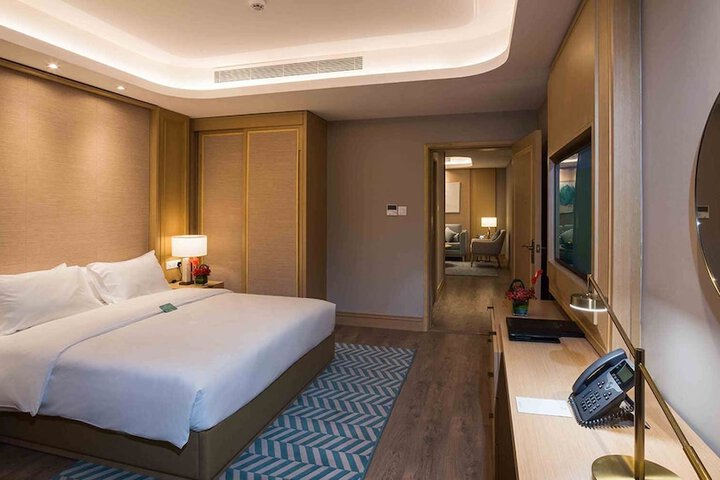 Room 15 of 38