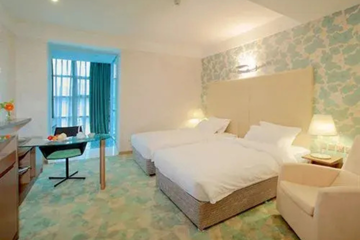 Room 5 of 7
