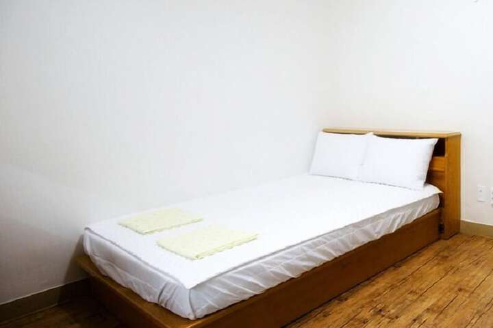 Room 12 of 23