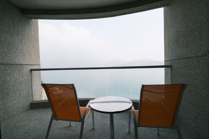 Room 27 of 71