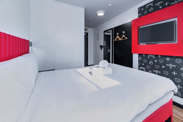 Room 63 of 100