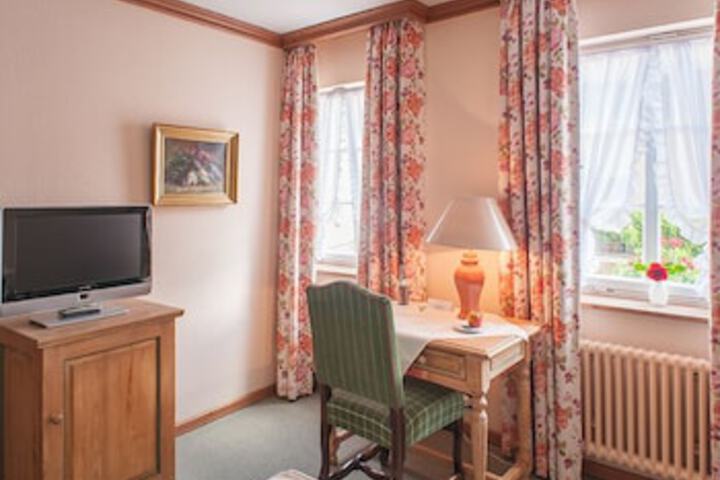 Room 4 of 6