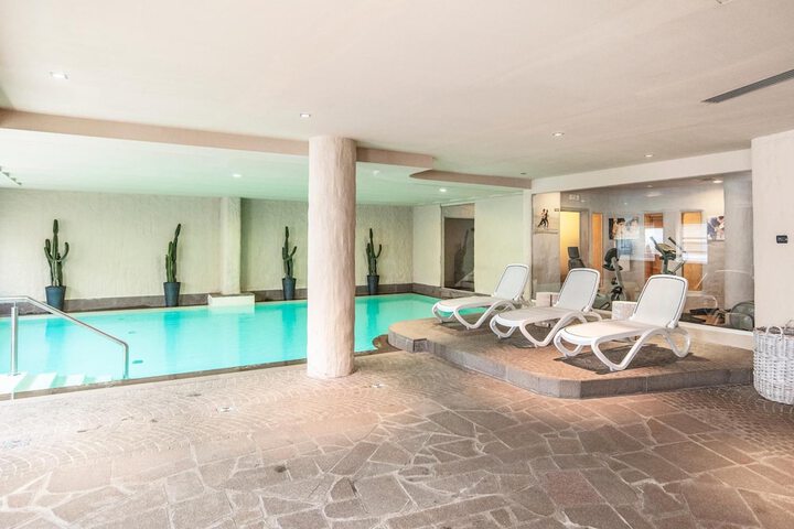 Pool Hotel