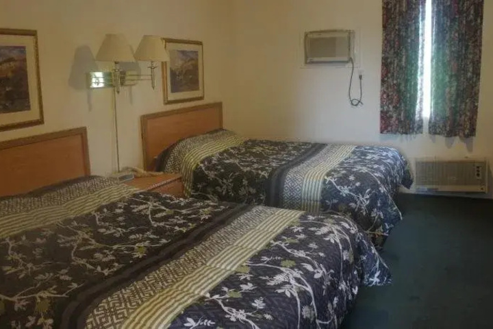 Room 2 of 10