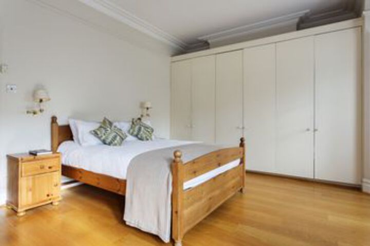 Room 8 of 18