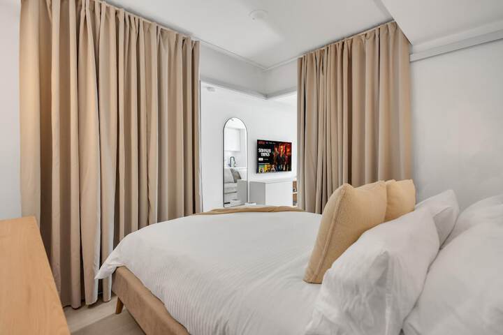 Room 3 of 201