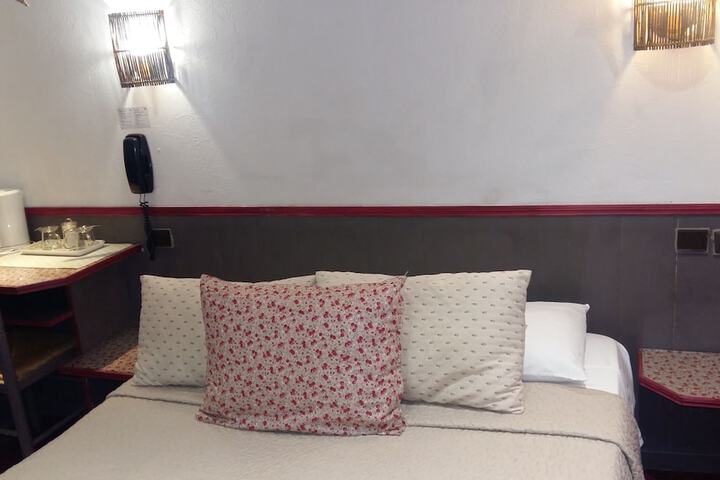 Room 32 of 90