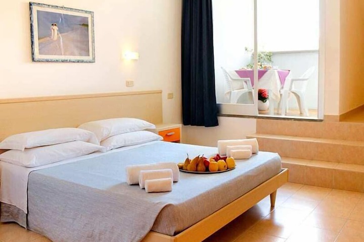Room 3 of 20