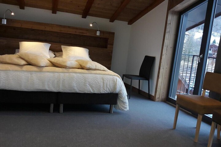 Room 10 of 51