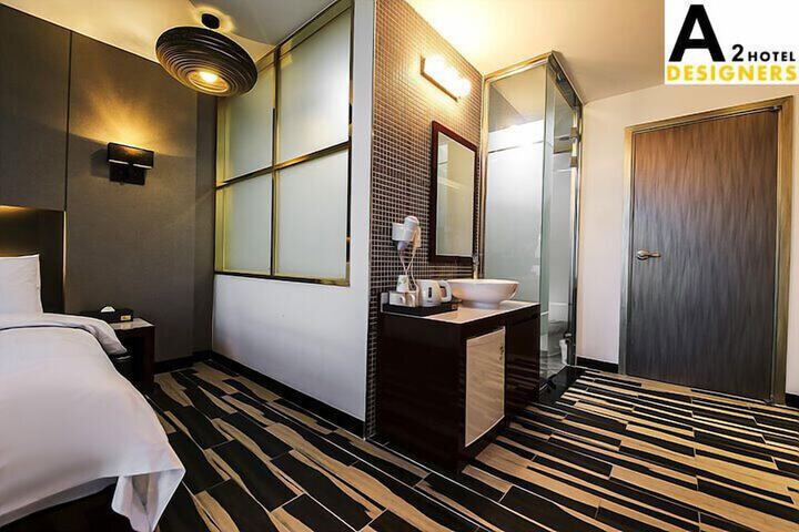 Room 27 of 43