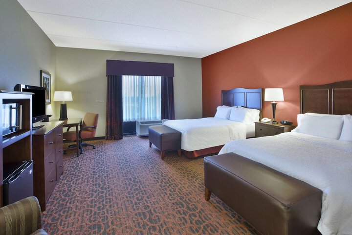 2 Queen Beds (6 of 8)