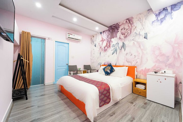 Room 15 of 33