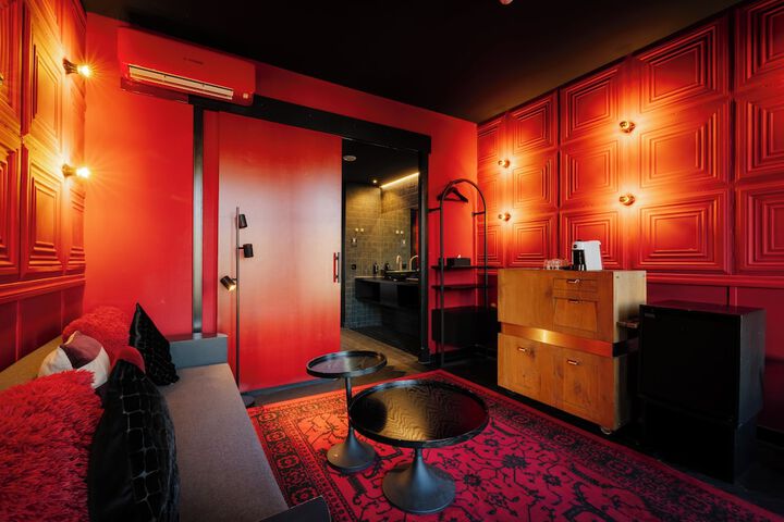 Room 16 of 46