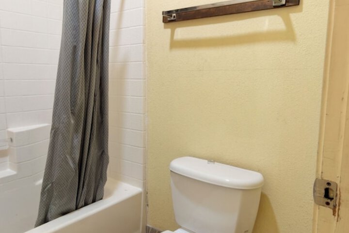 Room 16 of 19