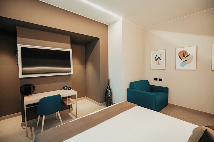 Room 5 of 107