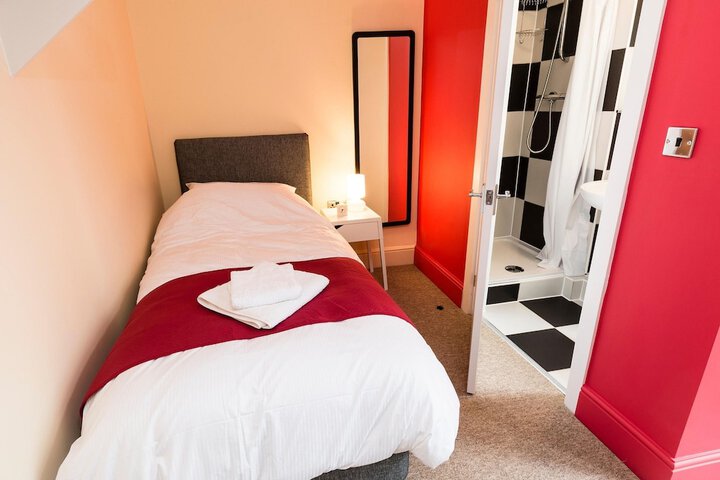 Room 9 of 23