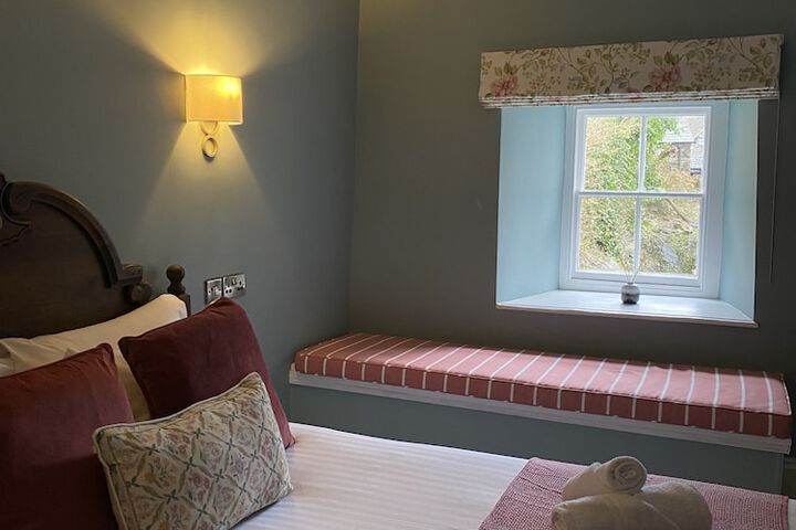Room 42 of 111