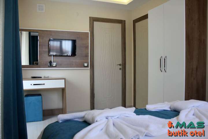 Room 4 of 43