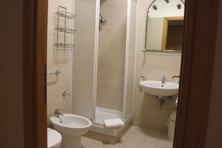 Room 13 of 21