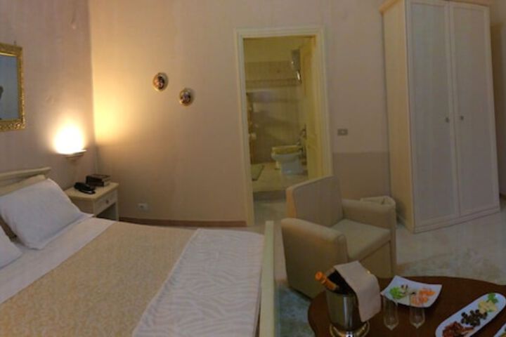 Room 8 of 38