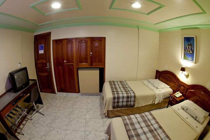 Room 7 of 18
