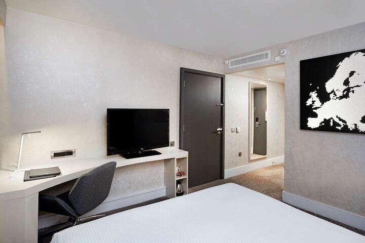 Room 16 of 113
