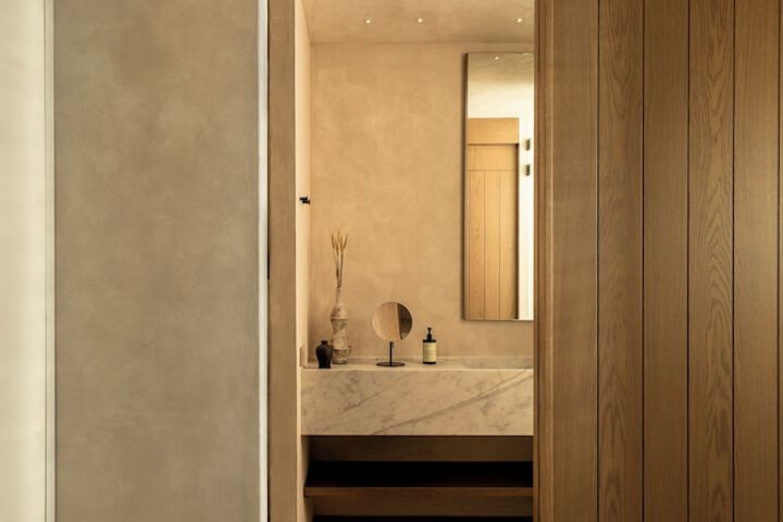 Room 42 of 61
