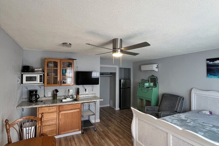 Room 8 of 25