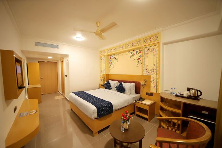 Room 4 of 37