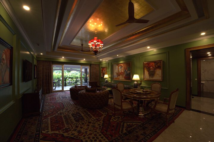 Room 12 of 32