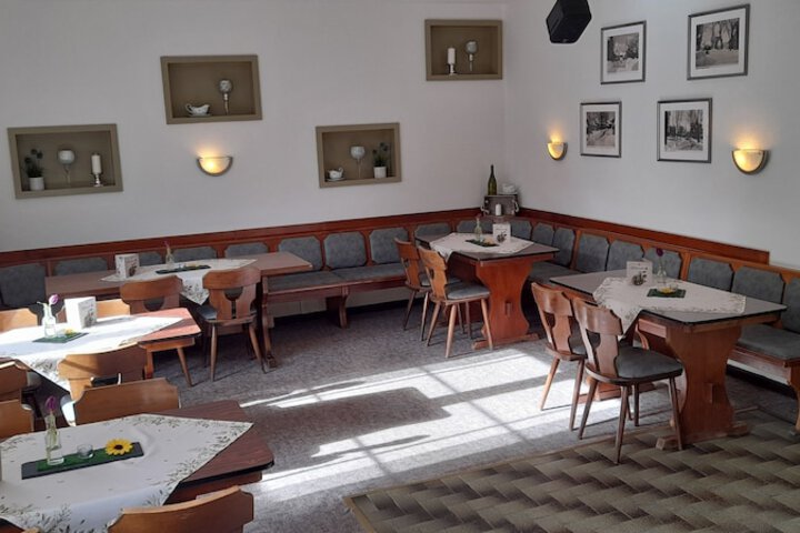 Dining 37 of 46