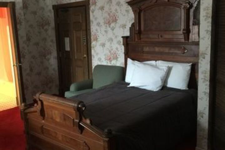 Room 28 of 49
