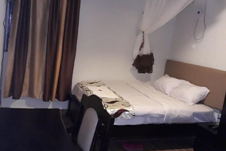 Room 5 of 24