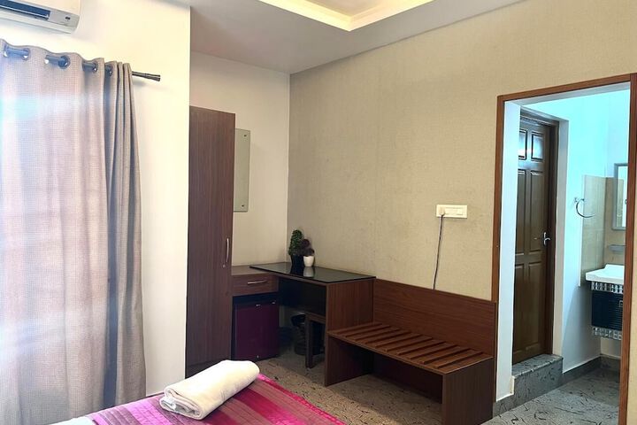 Room 12 of 74